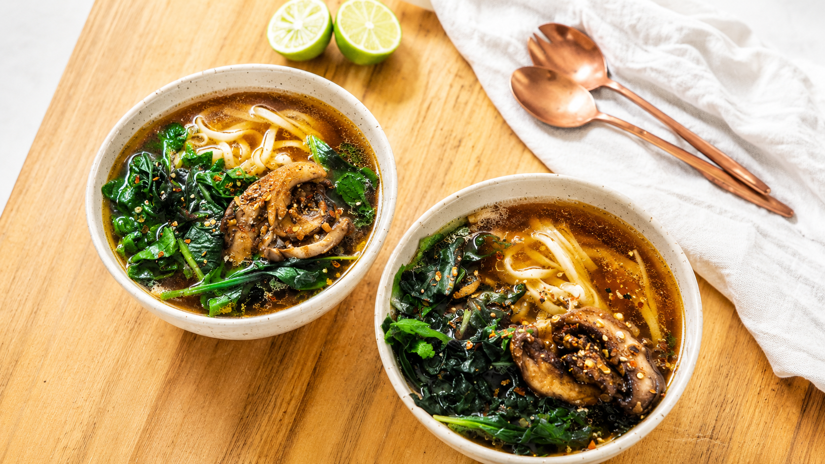 Veganské Pho s houbami Shiitake a hlívou